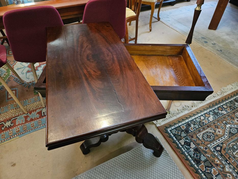 Mesa de jogo antiga totalmente restaurada