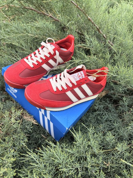 Жіночі кросівки Adidas