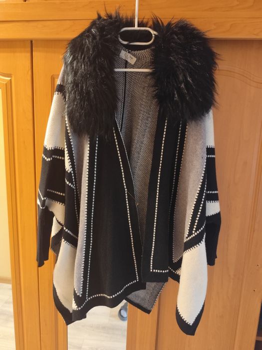 Eleganckie Ciepłe Panczo z futerkiem .