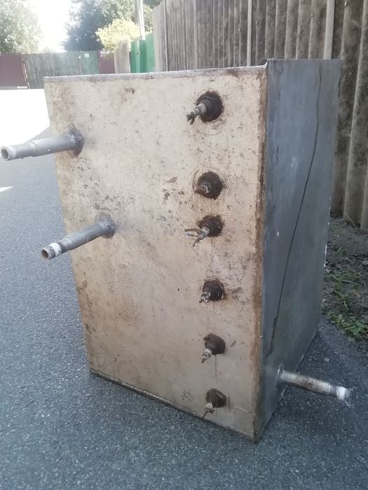 БАК 40 на 63 см. висота 40 см
Харчова нержавійка, товщина 4 мм