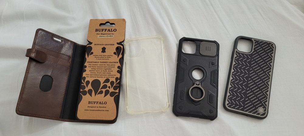 Iphone 11 ProMax futerał i  3 etui