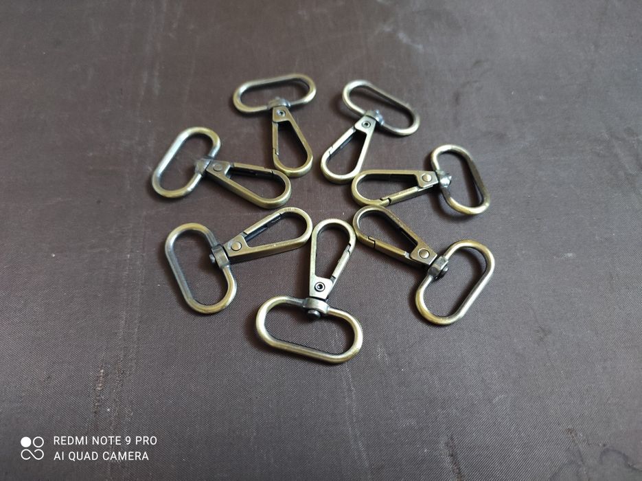 Карабіни до сумок та рюкзаків