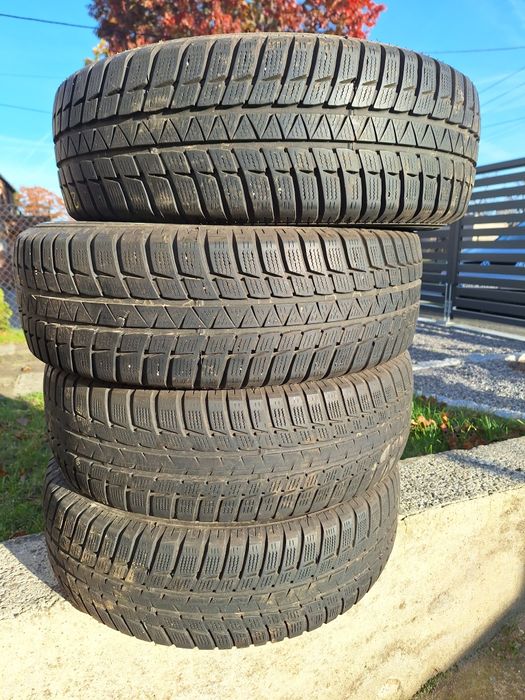 Opony zimowe 215/65/16 cena za całość 200zl