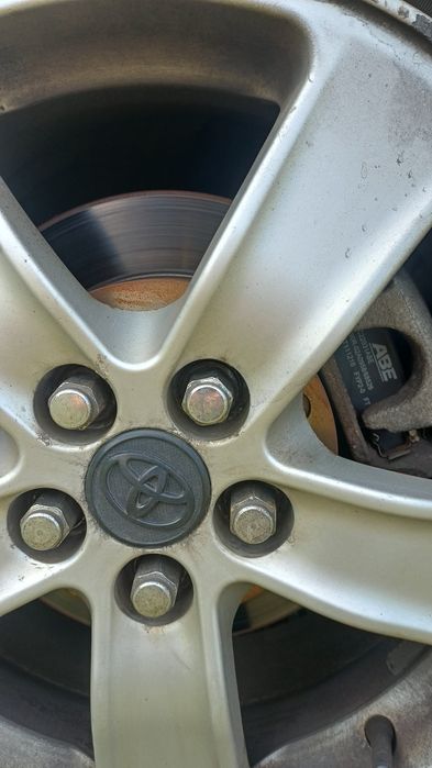 Sprzedam Toyotę Avensis