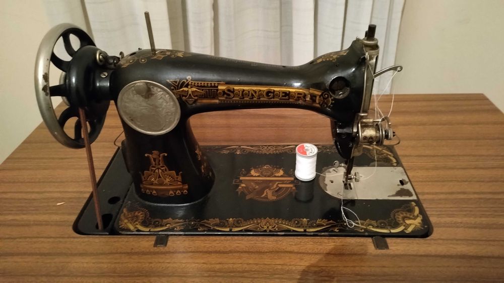 Vendo máquina de costura marca Singer