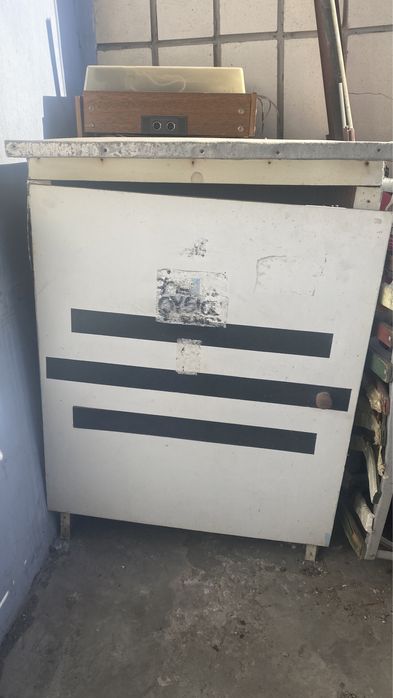 Бесплатно отдам старенький шкафчик