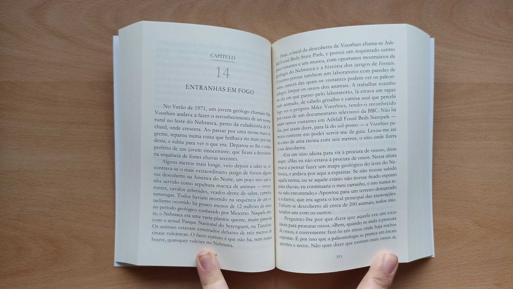 Livro "Uma Breve História de Quase Tudo" de Bill Bryson NOVO