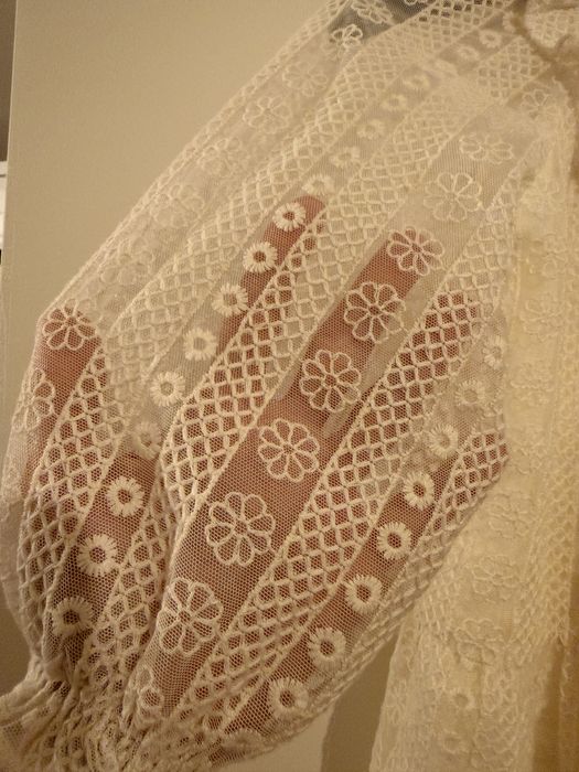 Sukienka zara 104, koronkowa, ażurowa ecru