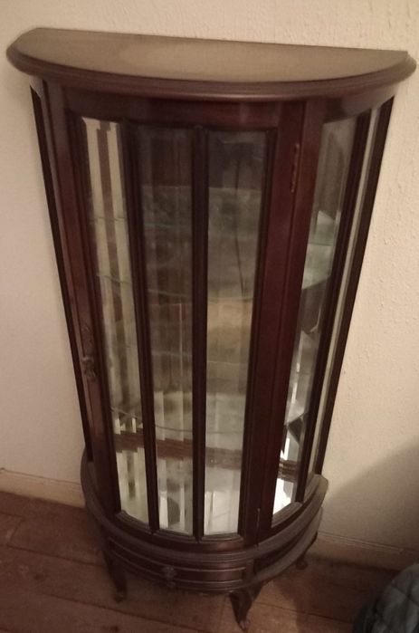 Cristaleira em nogueira 20% desfonto até 30 de Novembro