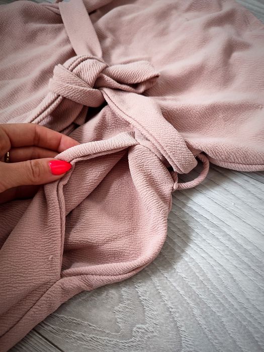 Piękny kombinezon 38