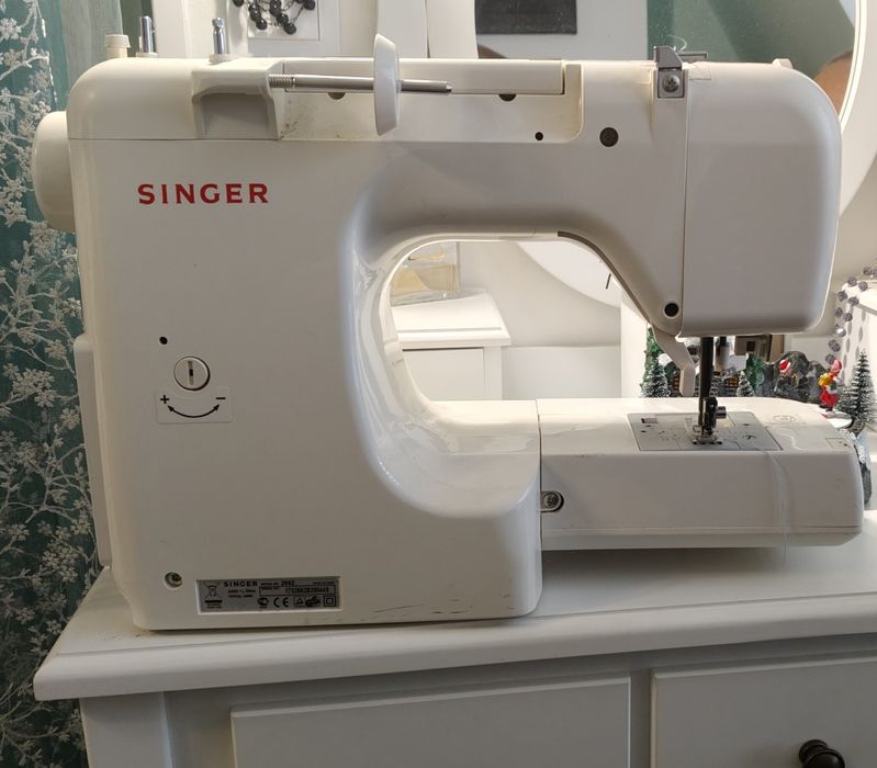 Електрична швейна машина SINGER 2662