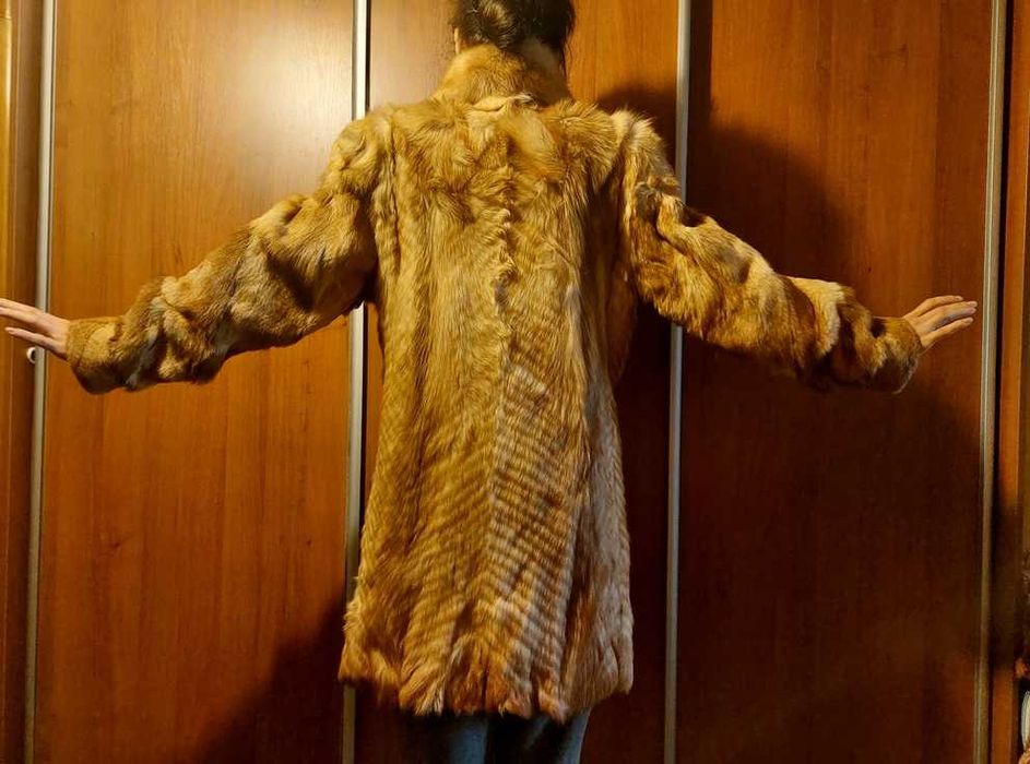 Шуба женская натуральный мех волка фирмы Berghaus 46-48 размер новая