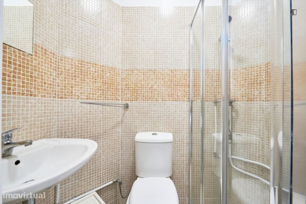 Quarto - localizado em Entrecampos Lisbon