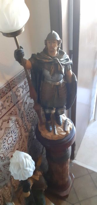 bonita estátua rara