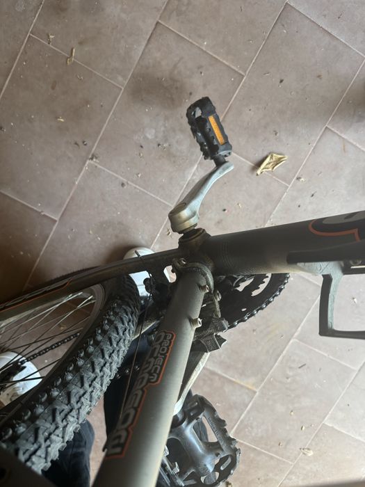 Bicicleta preta tamanho normal