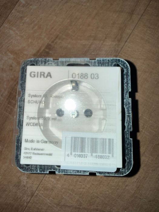 Gniazda elektryczne Gira 0188 03 SCHUKO System 55