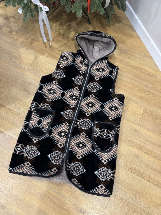 Довга жилетка-пальто з овчинки