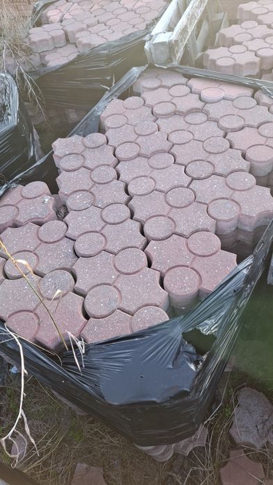Kostka brukowa czerwona koniczynka wzorzysta