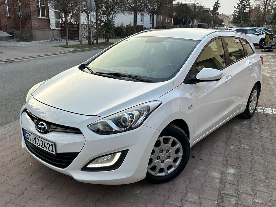 Hyundai I30 1.4 100KM Czujniki Park Podgrz Kierownica i Fotele Tempomat Zadbany