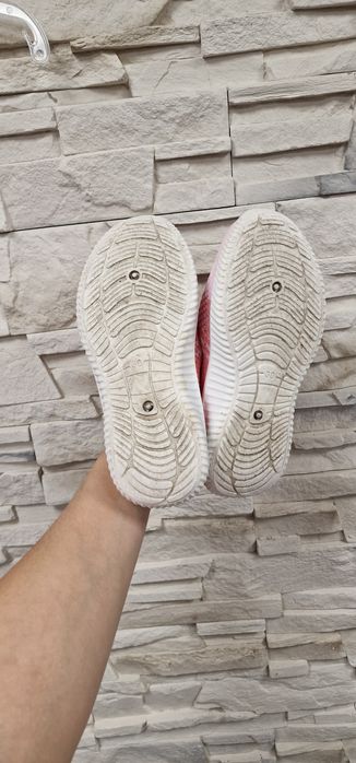 Wsuwane buty dziewczęce z oddychająca siateczka 30