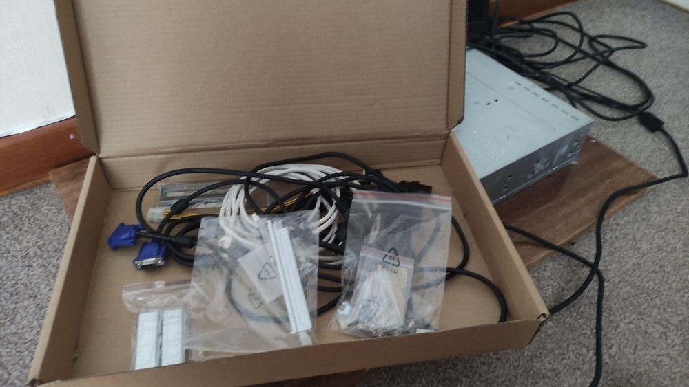 Сервер Supermicro з всіма компонентами для роботи