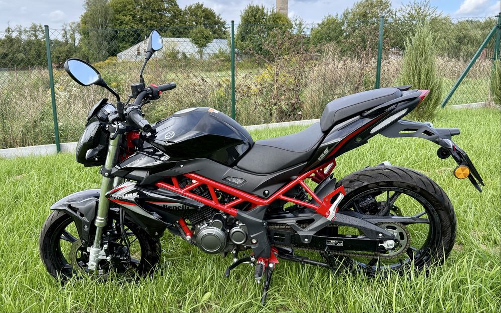 Motocykl Benelli BN 125 jak nowy ważne OC do 10.2026,przebieg 2968 km