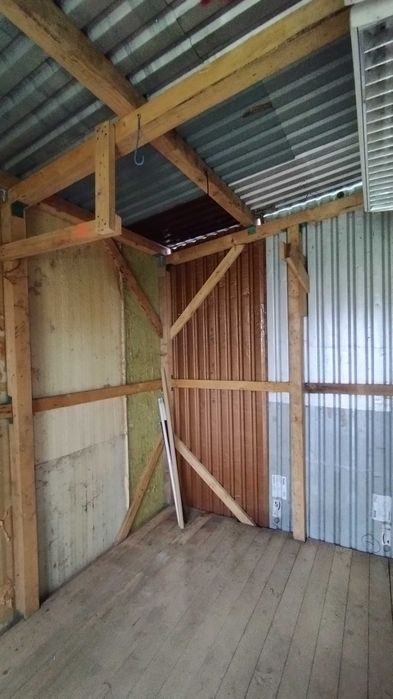 Solidny drewniany barak / składzik 18,7 m², 53 m³, 230/400 V