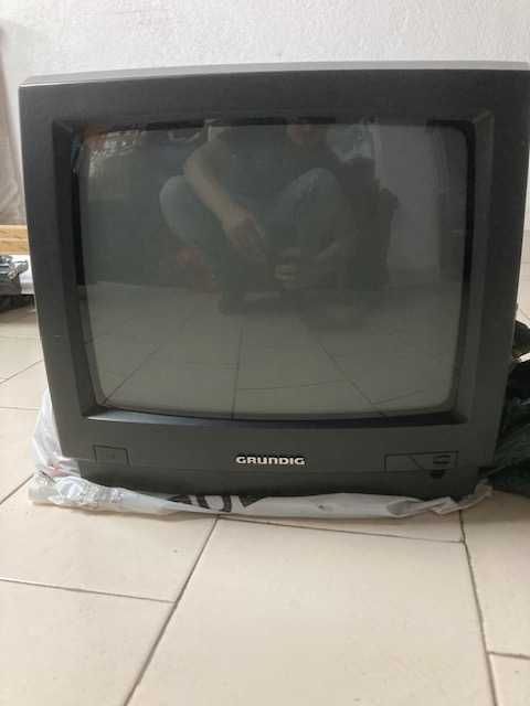 TV Grundig P37-060 14" - Qualidade Alemã para Retrogaming (RGB/Scart)