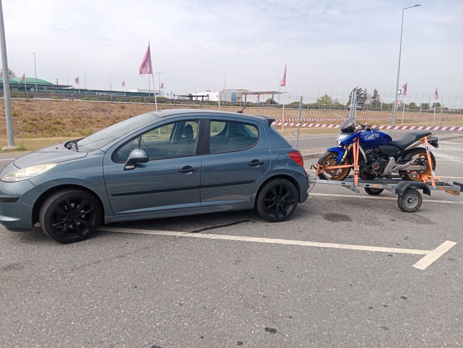 Atrelado para moto com caixa