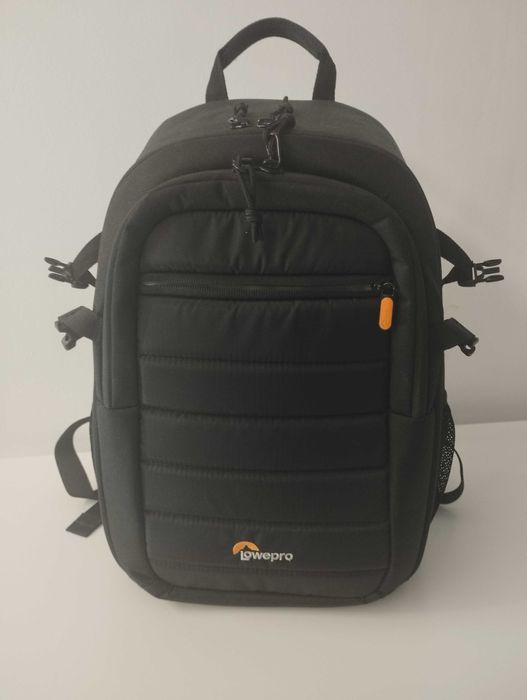 Canon EOS 77D EF-S 18–135mm IS USM Kit, com acessórios incluídos