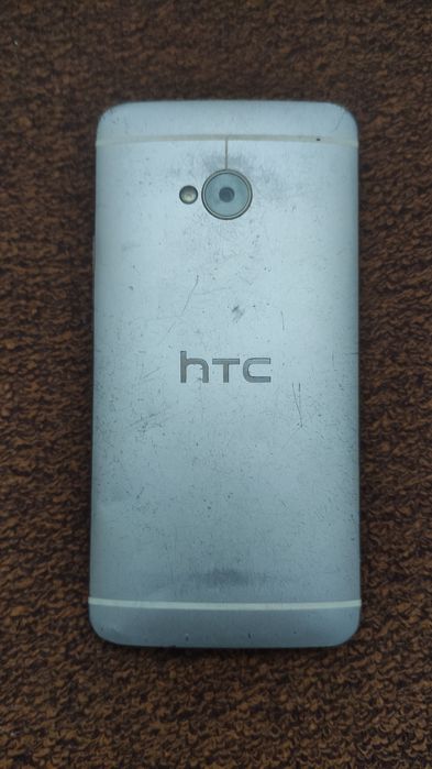 Мобільний телефон HTC One. Робочий, тріщина на екрані. Без зарядки.