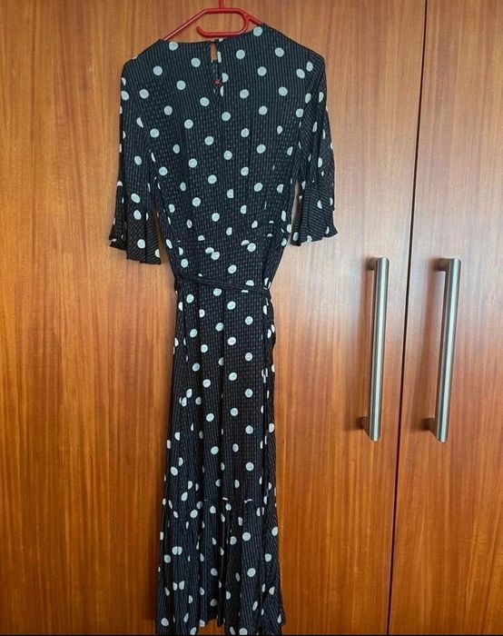 Vestido comprido com bolinhas