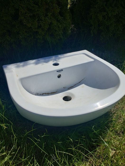 Oddam umywalkę Sanyo vitreous 50x44