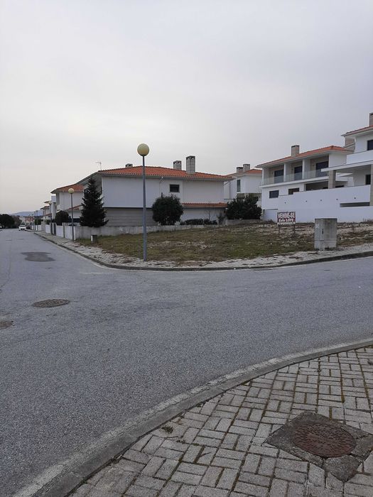 Vendo lote de terreno na Covilhã ( Urbanização do Belo Zêzere )