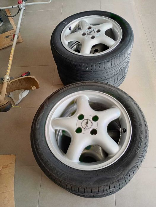 Jantes 15" com pneus 185 semi-novos