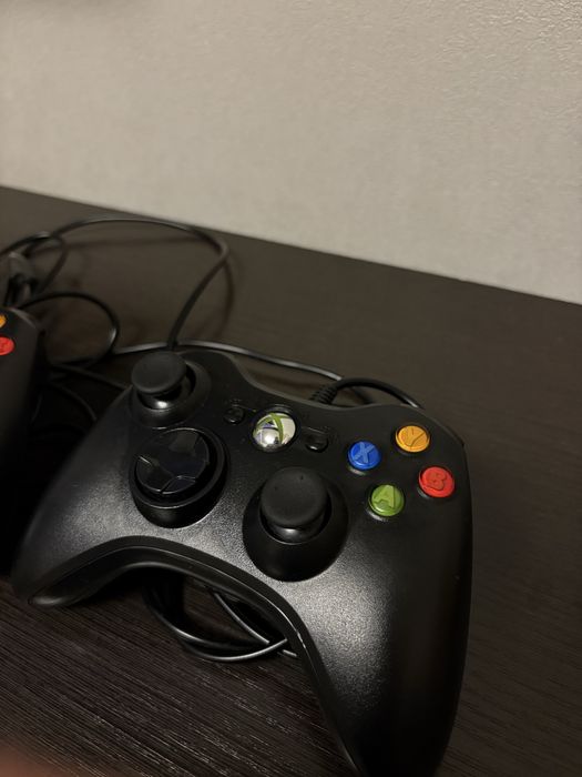 2 джойстика Xbox 360