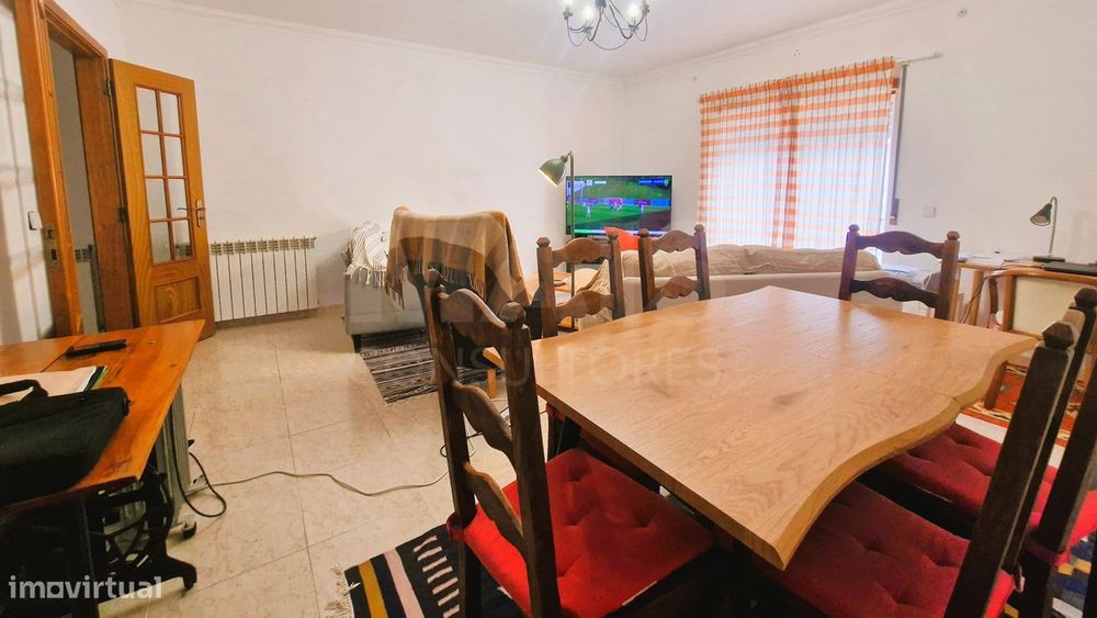 Apartamento T2, com elevador e estacionamento - Caldas da Rainha