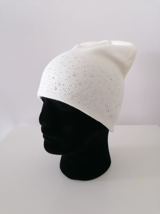 Damska kremowa czapka z kryształkami wywijana beanie jesień zima