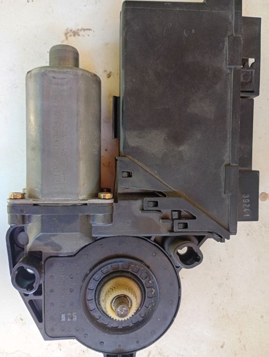 Mechanizm otwierania szyb