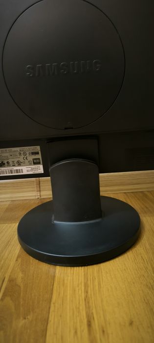 Монитор Samsung SyncMaster 2243NW