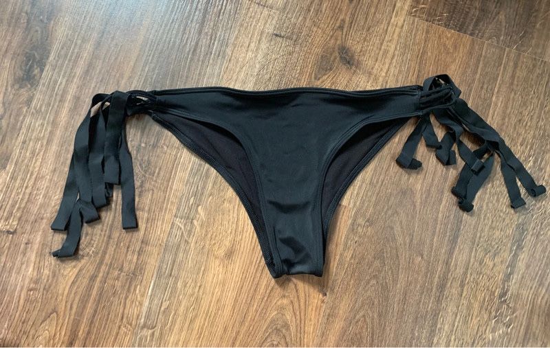 Pull&bear czarny dół od stroju kąpielowego bikini boho z frędzlami M