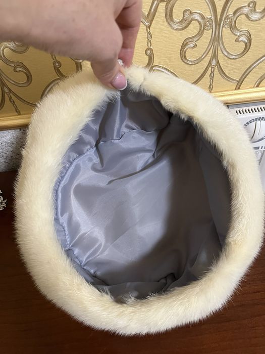 Норковый берет из светлой норки,56-57-58 размер, белый берет из норки.