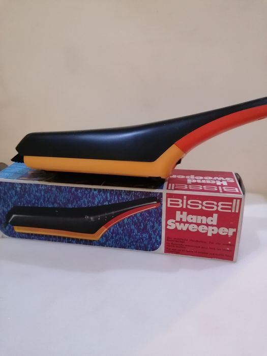 Vassoura manual Marca BISSELL HAND SWEEPER - NOVA sem USO