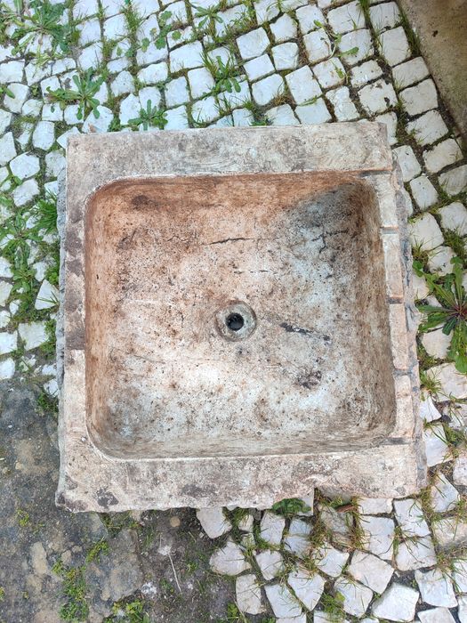 Pia antiga rectangular
