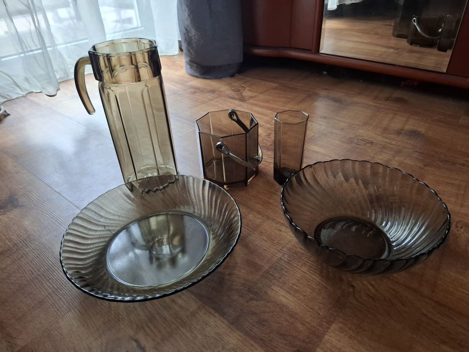 Zestaw naczyń ze szkła dymnego