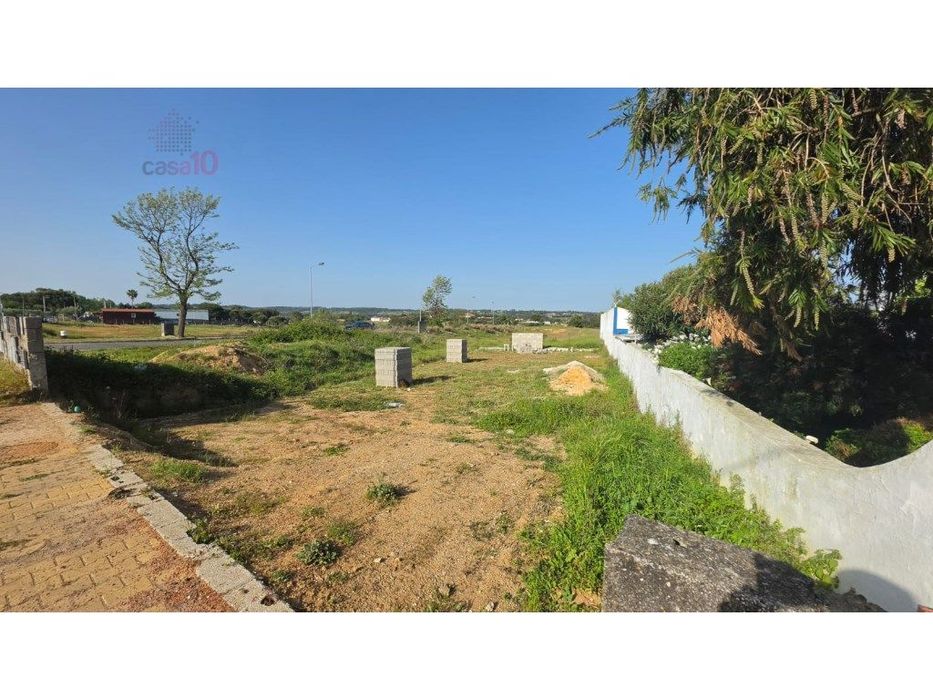 Vende-se terreno urbano, para construção, em Aveiras de Cima