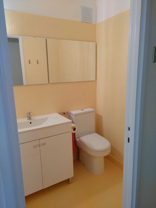 Arrenda-se QUARTO individual em CARCAVELOS