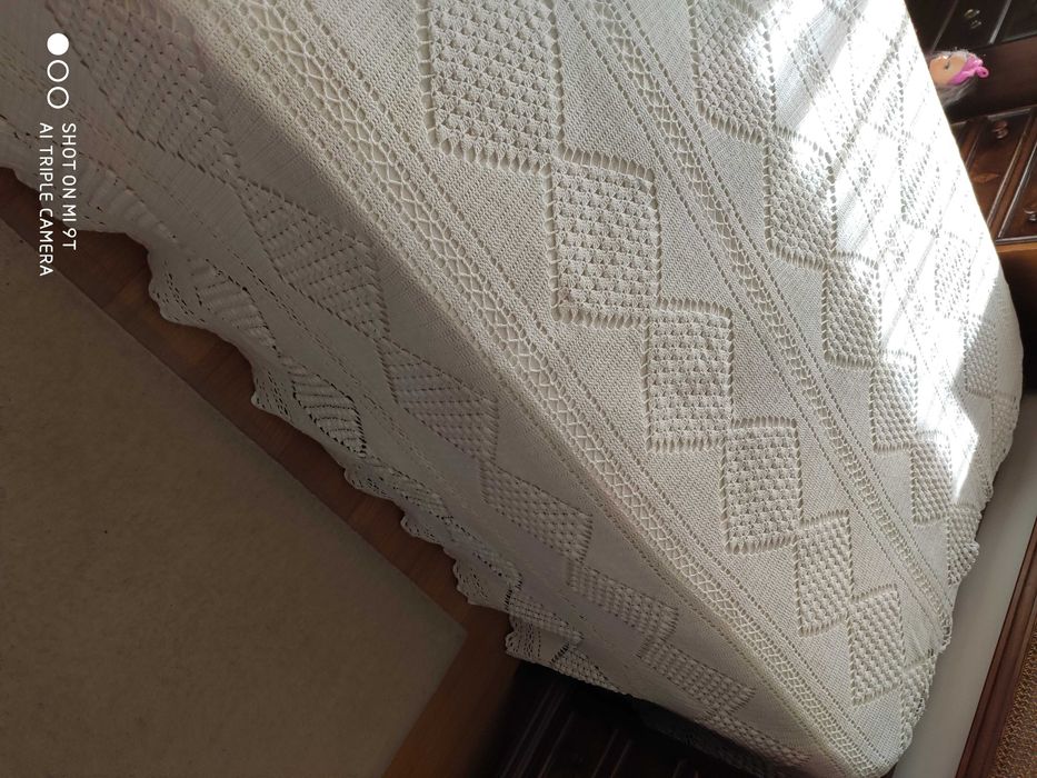 Colcha em renda feita à mão para cama de solteiro