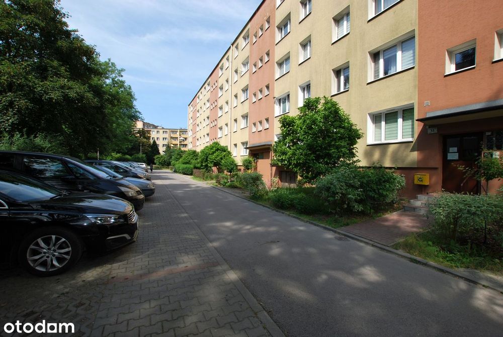 Os. Albertńskie, 2 pokoje, osbna kuchnia, balkon, piwnica.