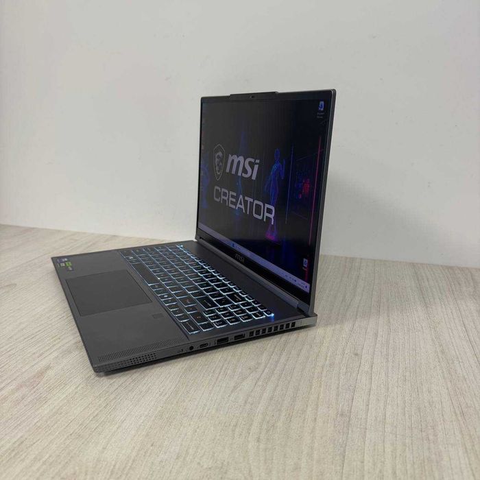 MSI Creator 16 AI Studio A1VIG 4K 120Hz Ultra 9 185H 32GB DDR5 SSD 1TB NVMe RTX 4090